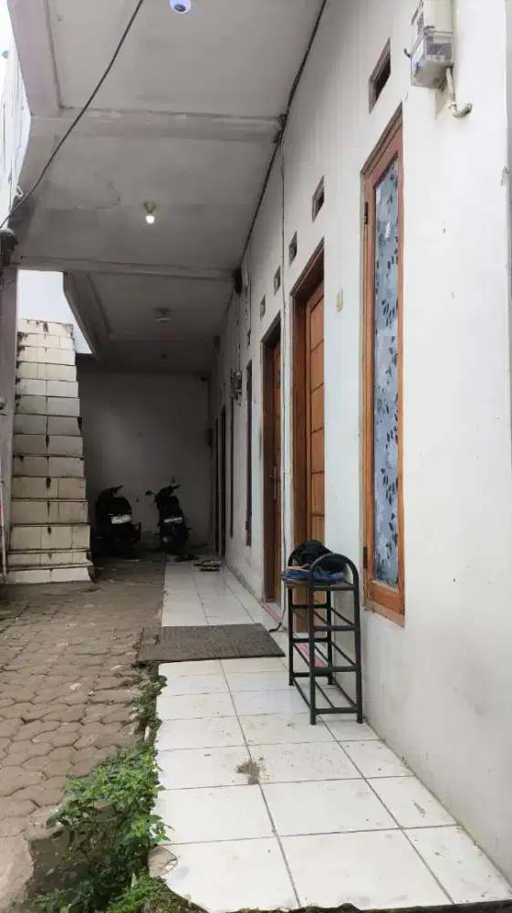 KONTRAKAN 8 PINTU