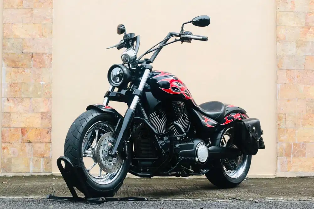 Victory vegas high-ball 1750 like new Triumph Road glide Roadking