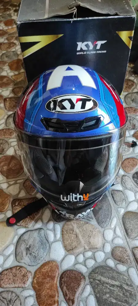 Helm KYT TT Course Captain America