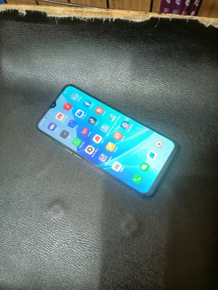 Oppo A57 ram 4/64 normal semua nya HP sm cas