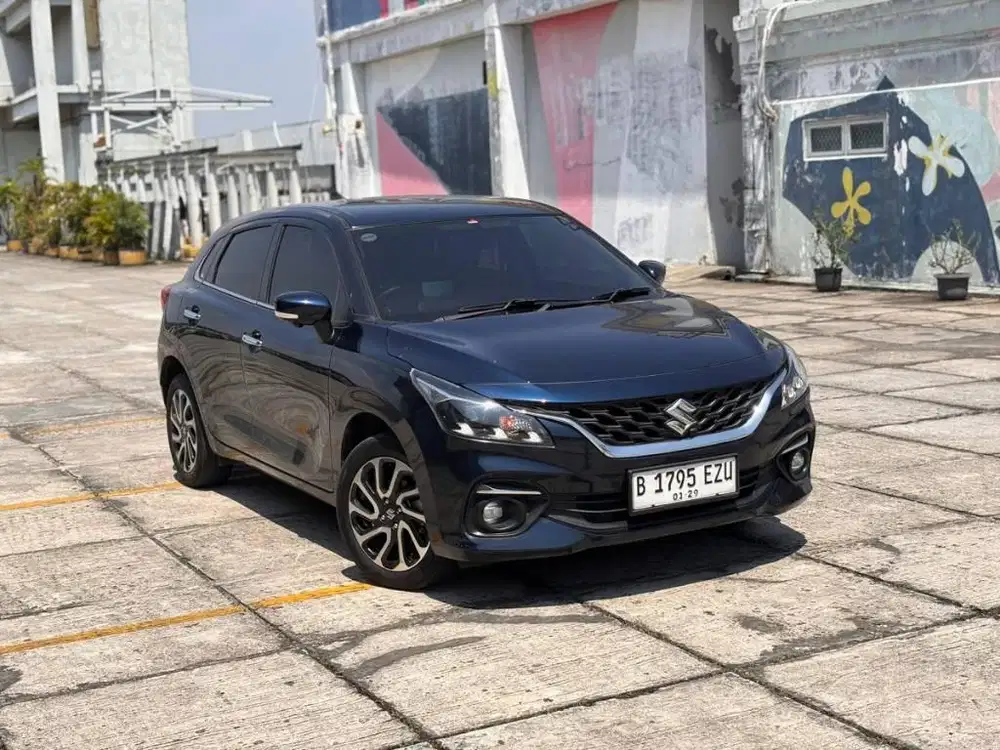 Suzuki Baleno Hatchback biru At Pemakaian 2024 nik 2023
