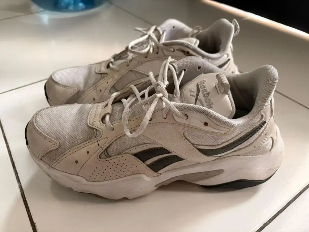 Reebok sepatu lari