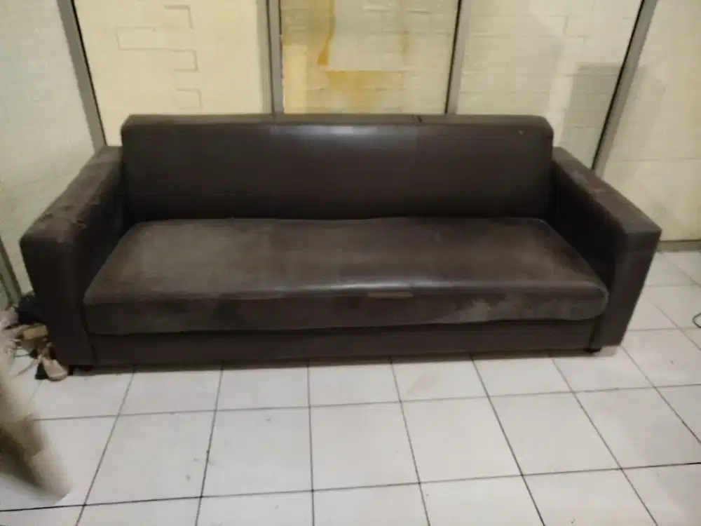 Kursi sofa panjang