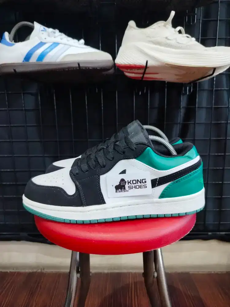 SEPATU AJE 1LOW MYSTIC GREEN WHITE BLACK 41