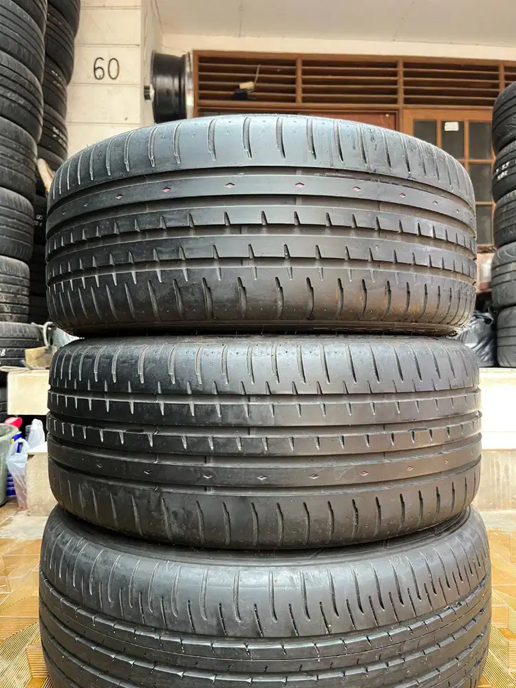 Ban Accelera  225 40 r19  2Pcs