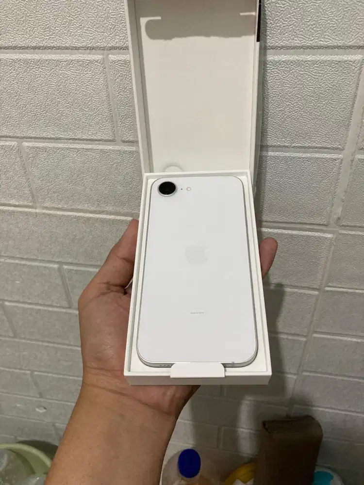 Iphone 16e like new