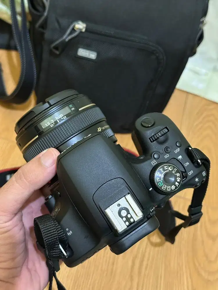 Canon 800D + Lensa Canon 50mm F1.4 USM Like New Garansi Datascript