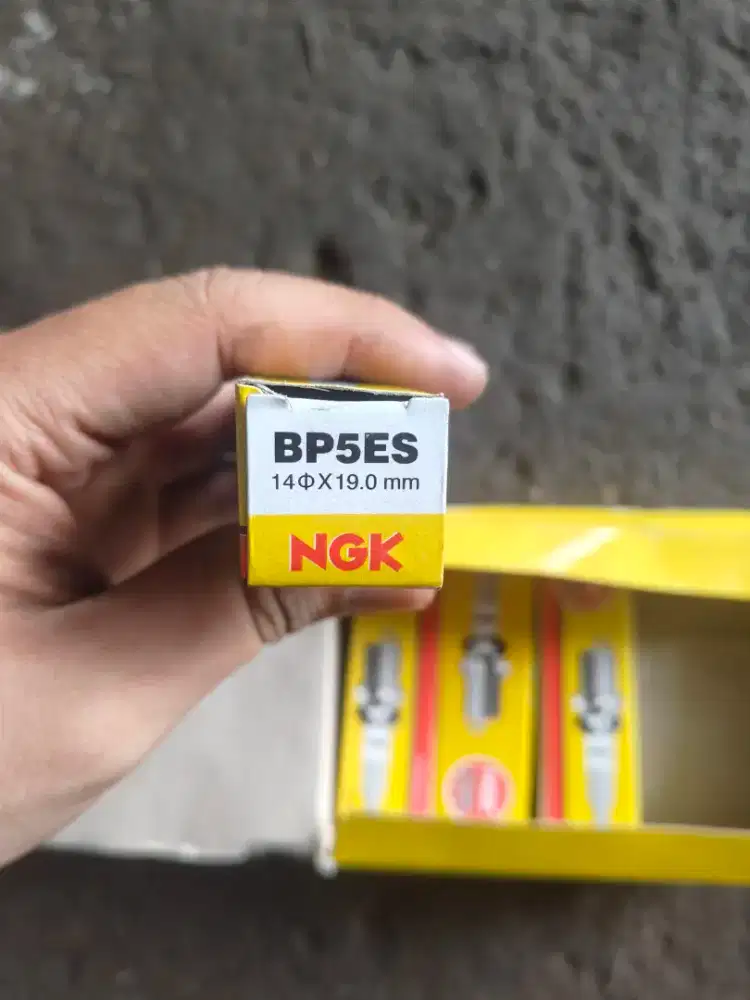 Busi NGK ORIGINAL BP5ES