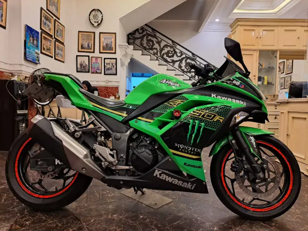 DIJUAL CEPAT MOTOR RAWATAN / NINJA 250 FI TH 2015 SURAT LENGKAP KM.LOW