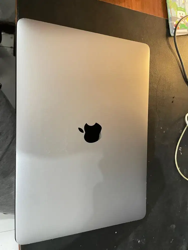 Dijual macbook air M1 2020 8/128 gb, muluss diskon besar.. dari 8jt ja