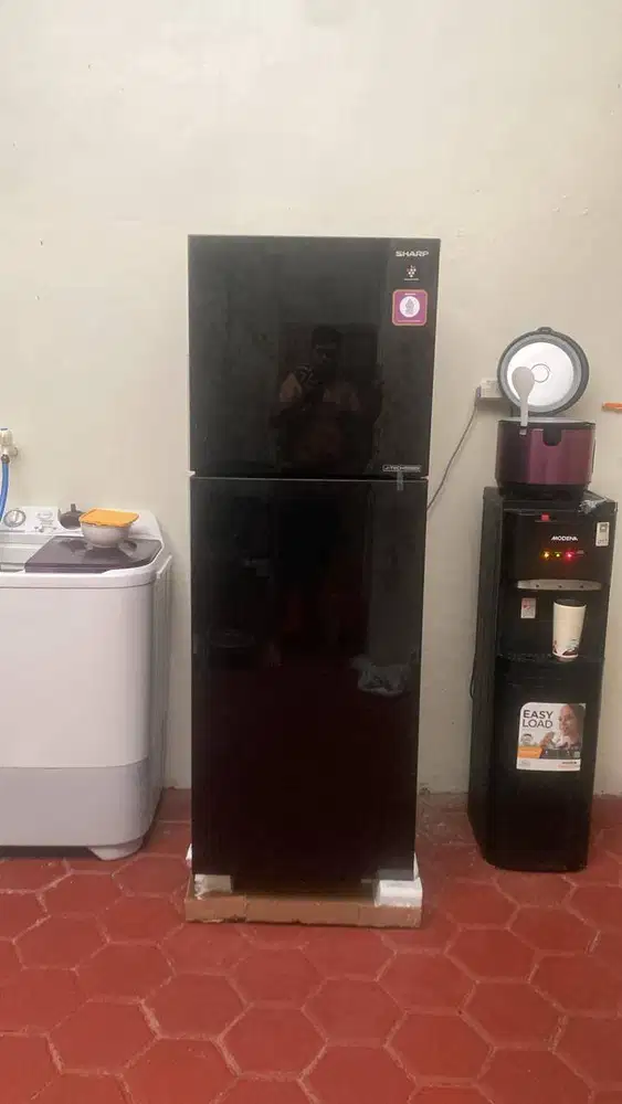 DIJUAL CEPAT – Kulkas Sharp 2 Pintu SJ-426SI-GK J-Tech Inverter 338L