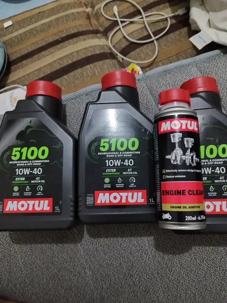 Oli motul 5100 10W-40 & engine cleaner motul
