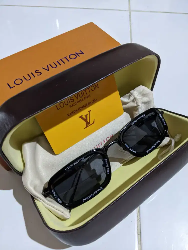 Kaca Mata Santai Louis Vuitton