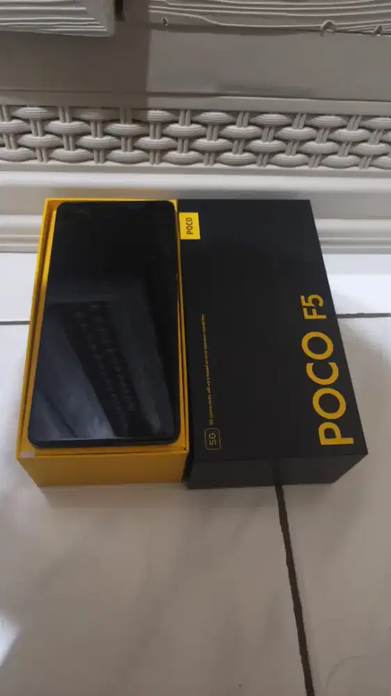 Poco f5 12/256 second