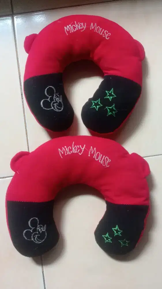Bantal leher dimobil