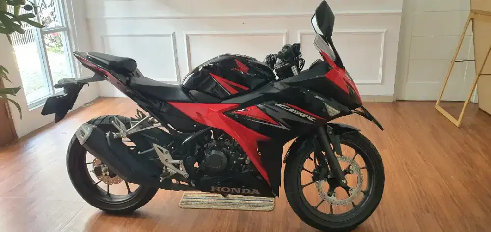 Dijual motor Honda CBR 150 K45N 2019 istimewa mulus abiiss kaya baruu