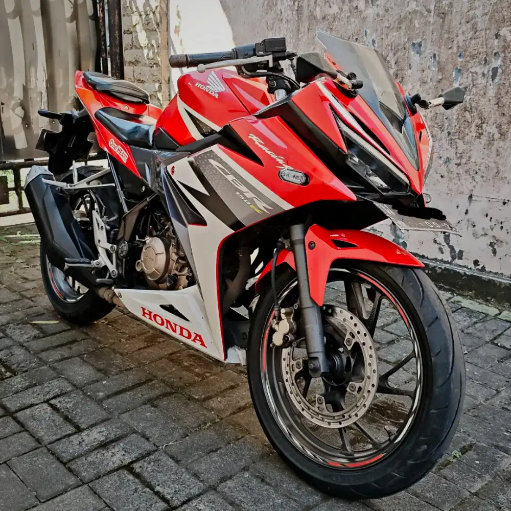 Honda CBR 150R Merah LENGKAP HIDUP