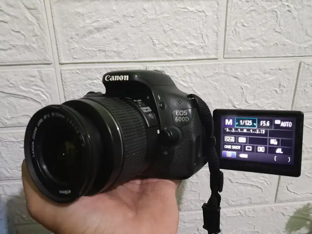Kamera dslr canon 600D
