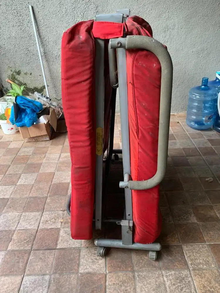 Ranjang Besi Lipat