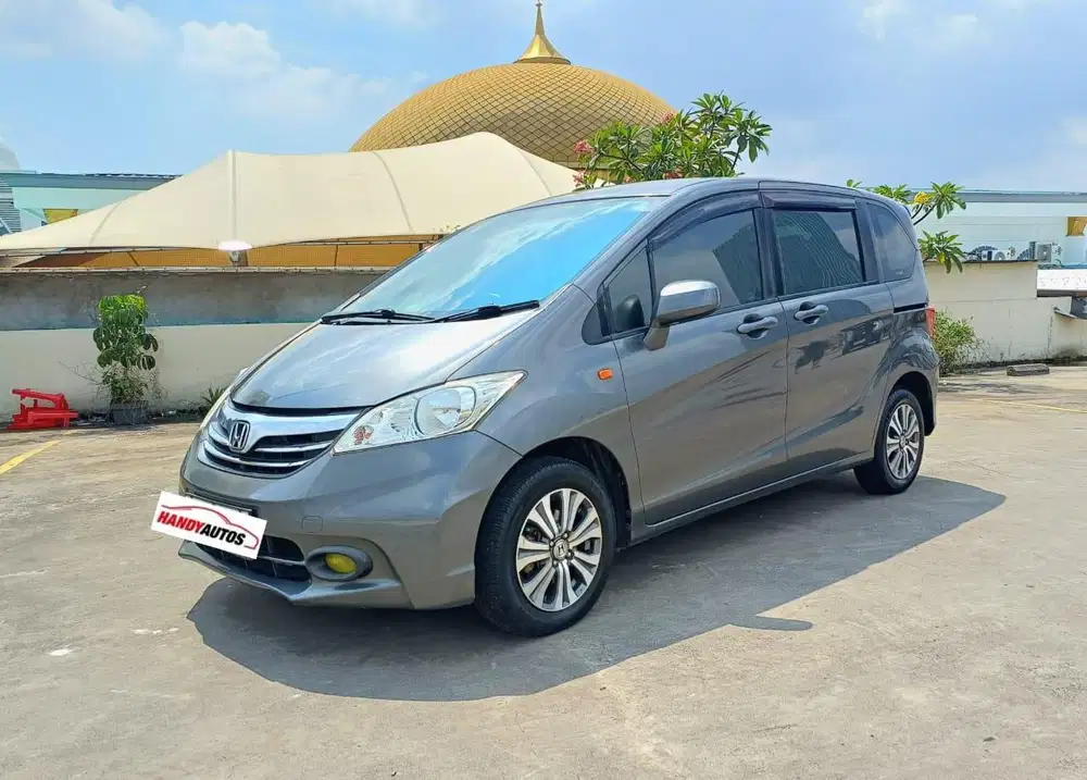Honda Freed SD Facelift Tahun 2012 Automatic Abu abu metalik
