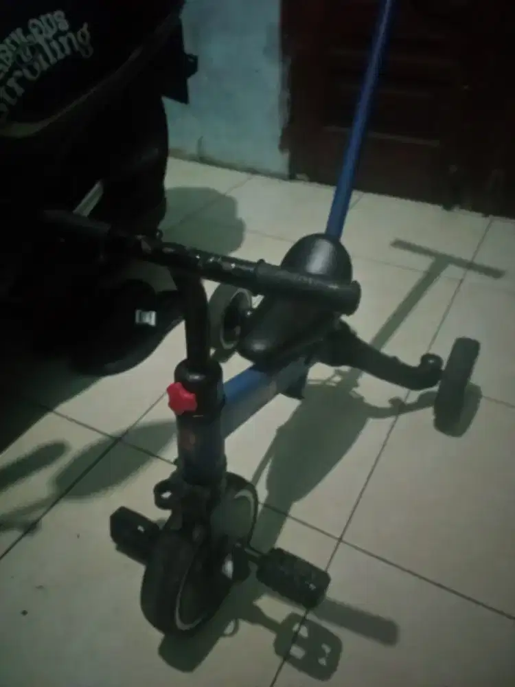 Sepeda anak balita lucu