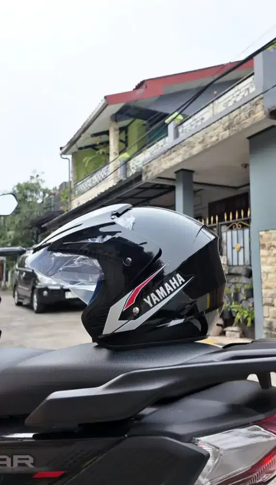 Helm yamaha 100% ORIGINAL