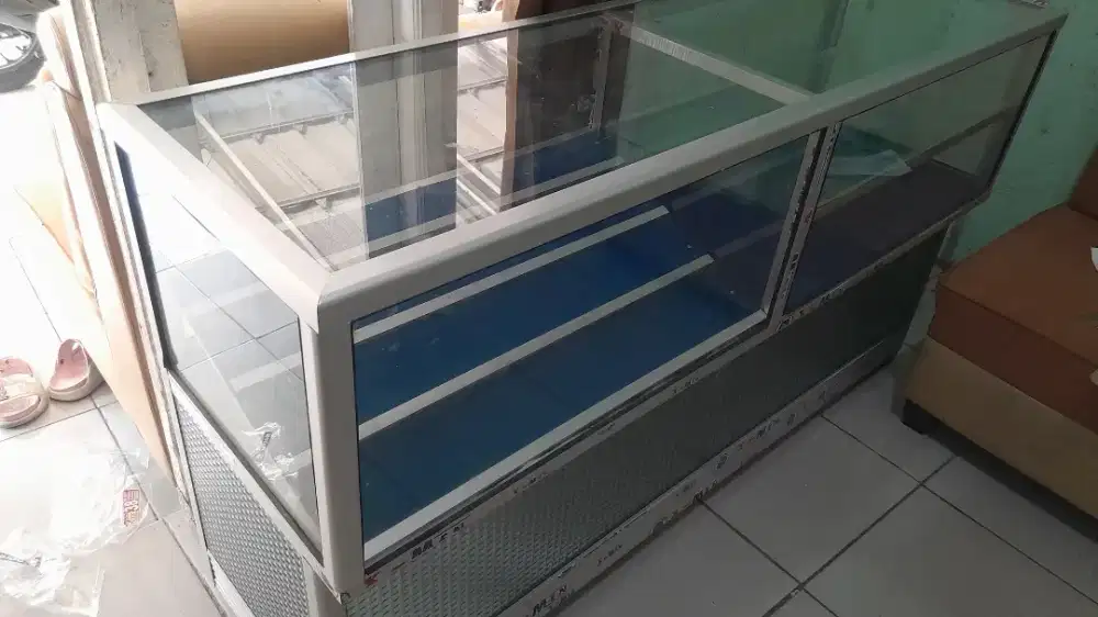 Di JUAL CEPAT ETALASE KONTER KONDISI BARU