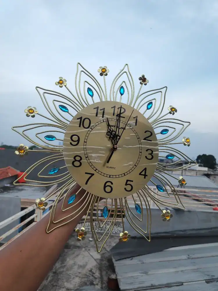 Jam dinding bagus unik