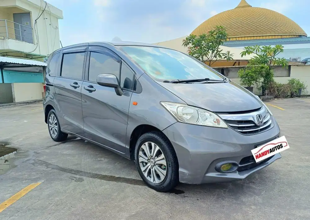 Honda Freed SD Facelift Tahun 2012 Automatic Abu abu metalik