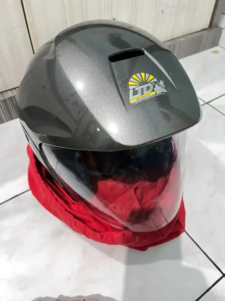 Helm LTD ori bekas tidak pernah di pakai..