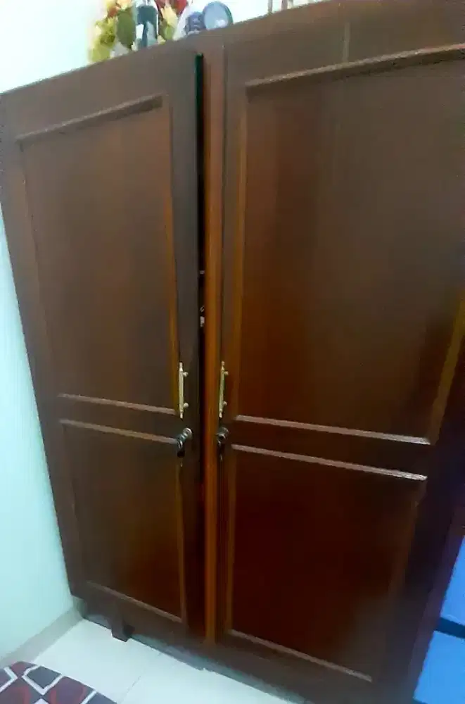 Jual lemari baju full jati tua lawas (berat sekali) 2 pintu