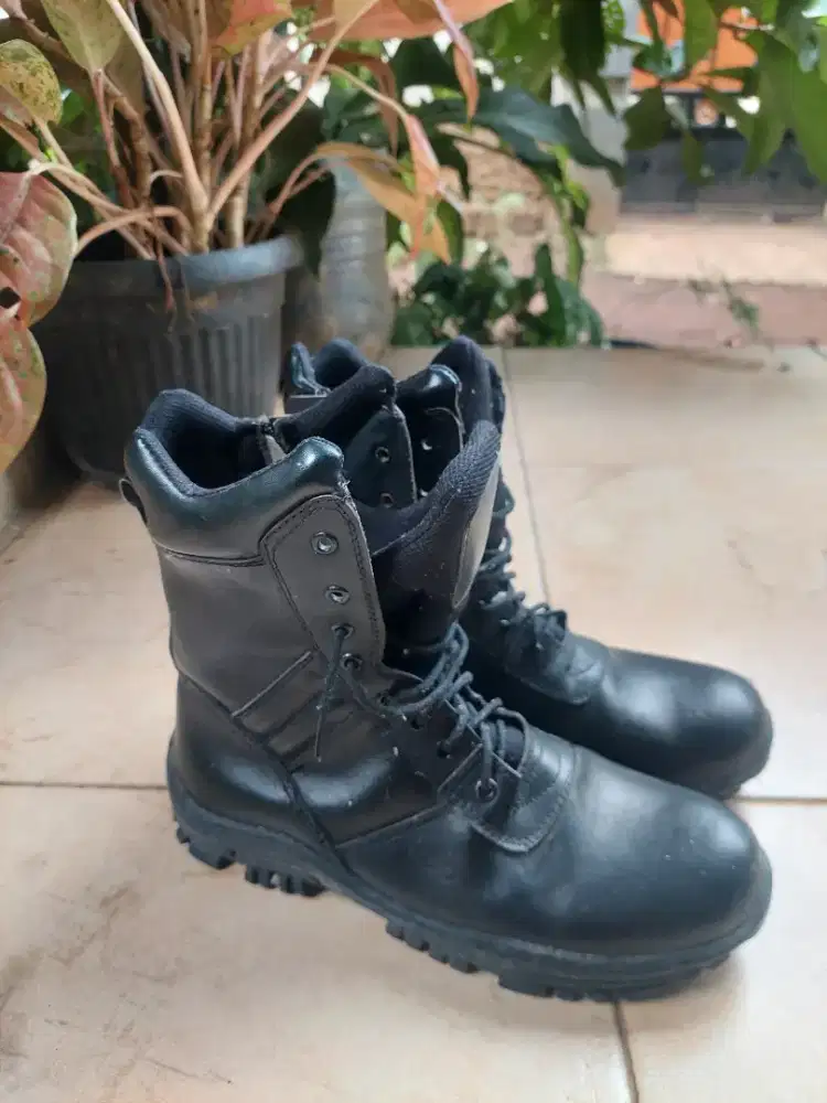 Sepatu pdl tali