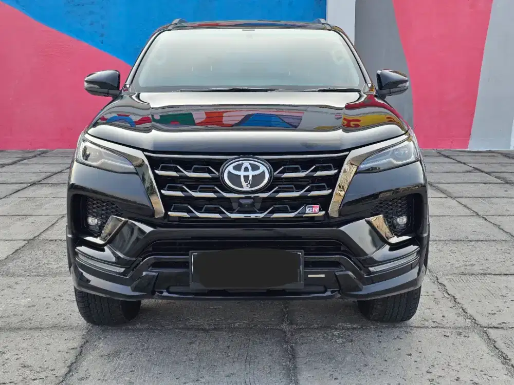 Fortuner GR 2023 KM 18ribu Hitam
