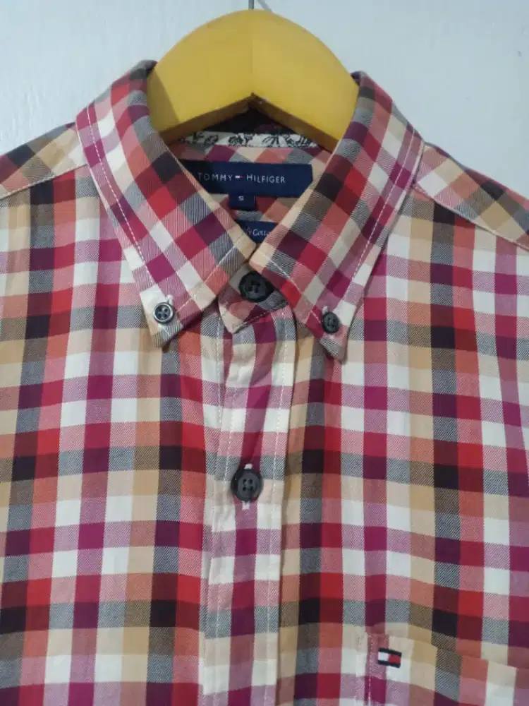 Kemeja Tommy Hilfiger Size L