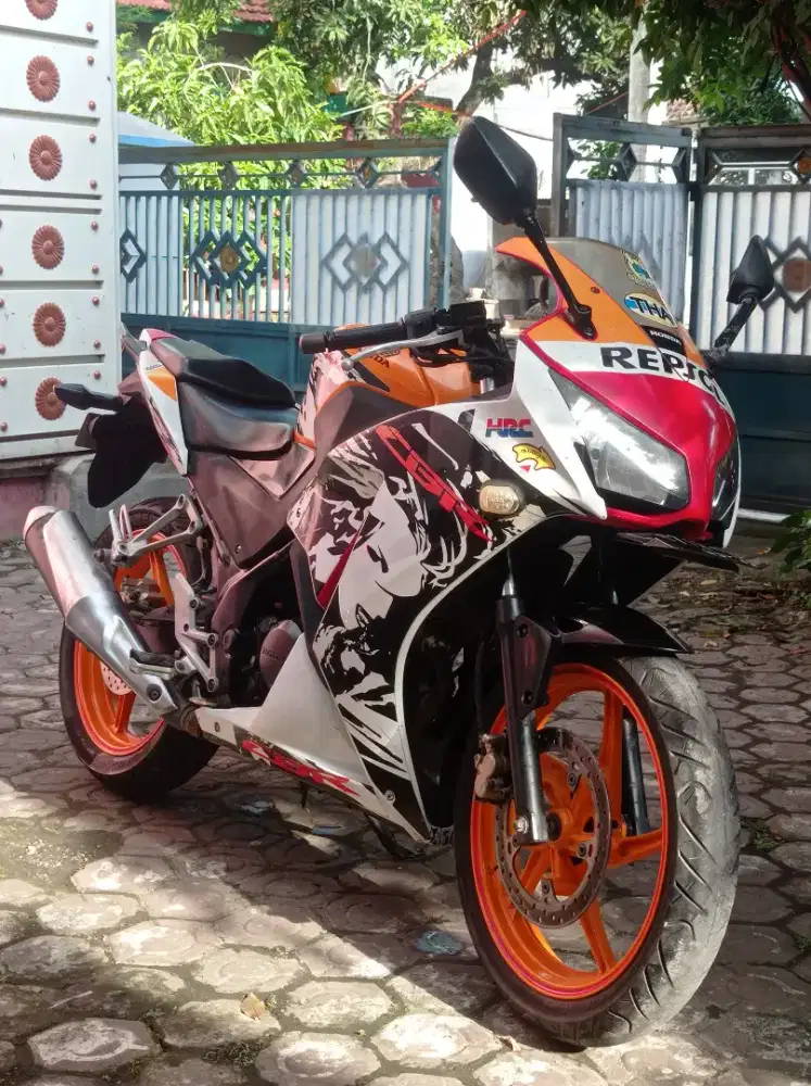 DIJUAL CBR 150 REPSOL TAHUN 2015