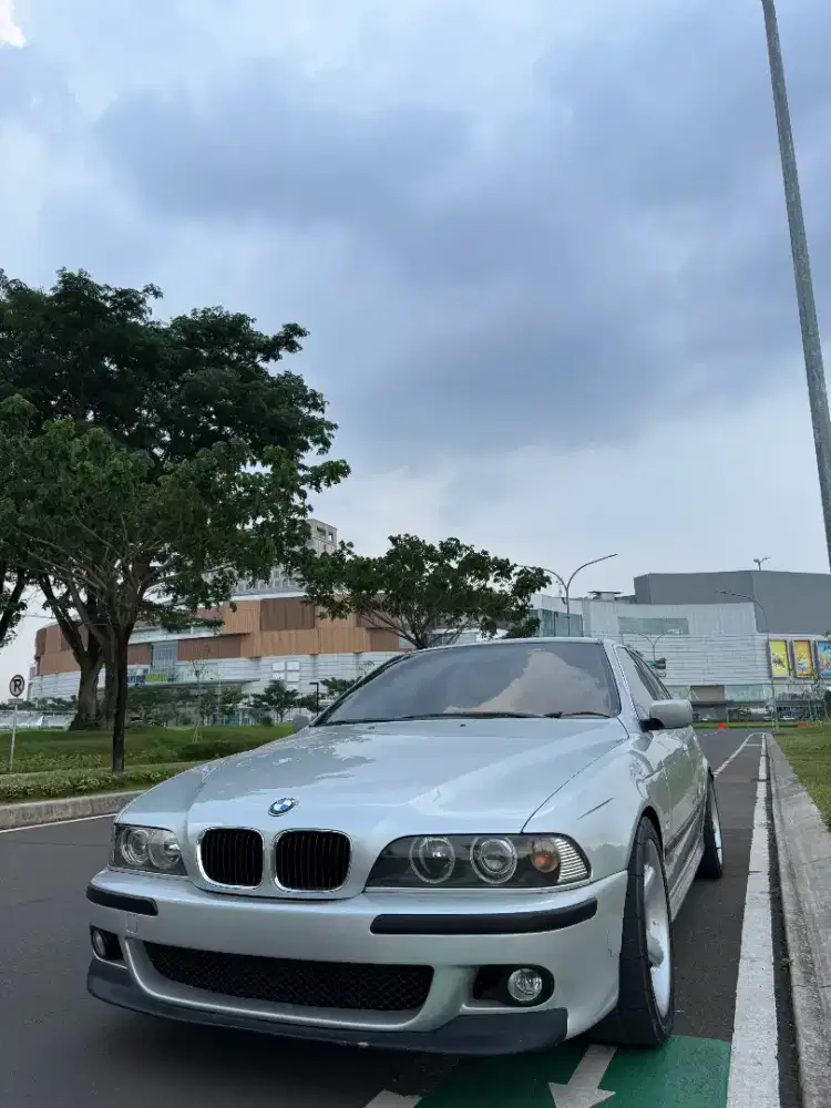BMW 528I E39 SILVER LANGAKA