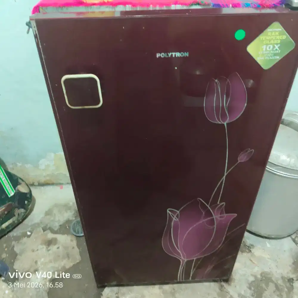 Kulkas dan mesin cuci polytron bekas