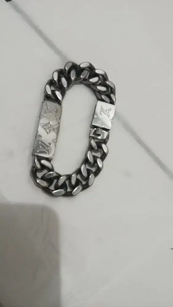 Gelang  Authentic Louis Vuitton M62486 Silver Monogram