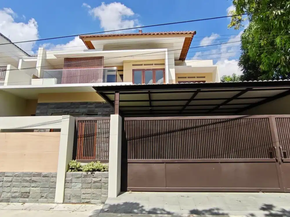 RUMAH MEWAH 2 LANTAI AKSES LEBAR SOLO KOTA HANYA 7 MENIT KE MANAHAN SOLO SURAKARTA