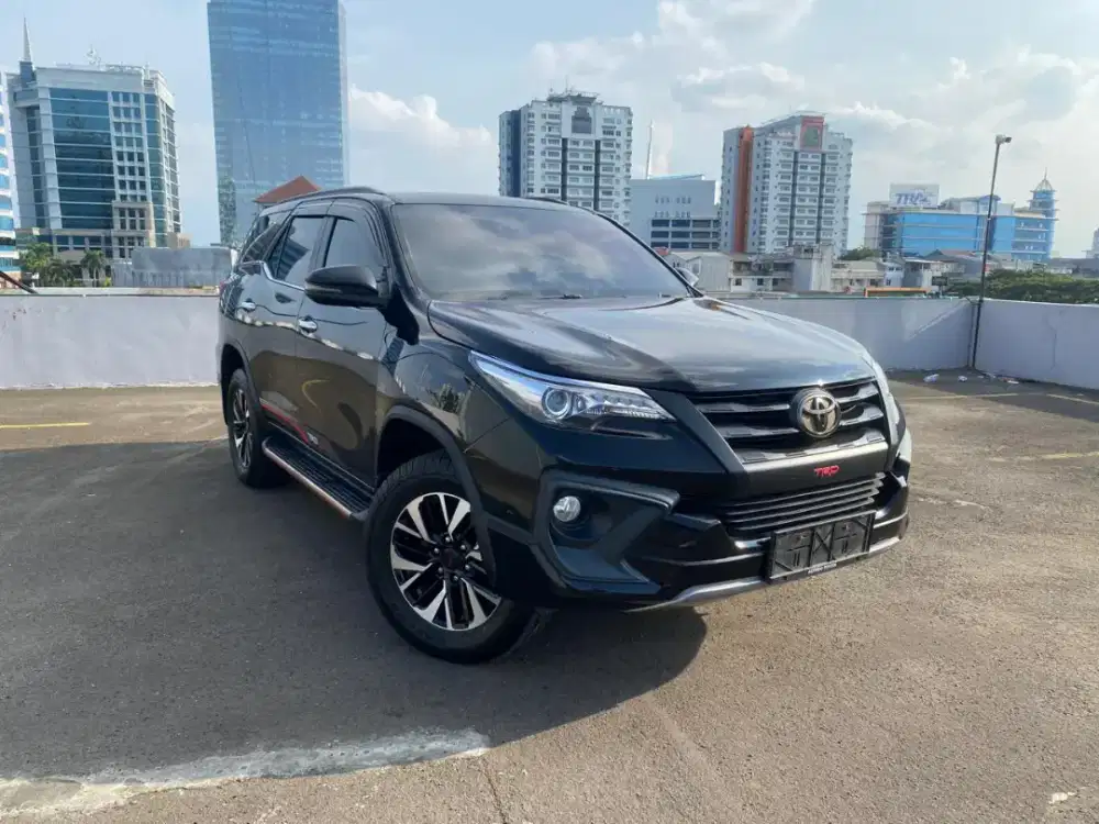 Toyota Fortuner VRZ TRD 2018 KM asli 75 rb