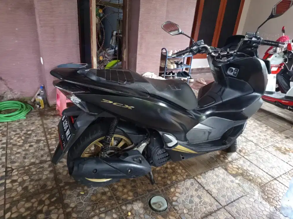 PCX HITAM THN 2021