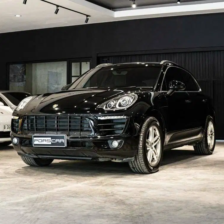 DIJUAL PORSCHE MACAN TAHUN 2015 KONDISI MULUS