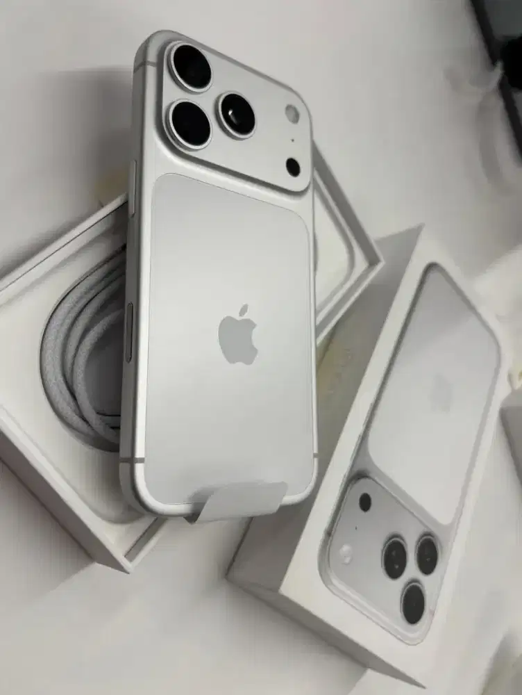iPhone 17 Pro Max Silver 256 Gratis 2X cicilan 0% Tanpa DP