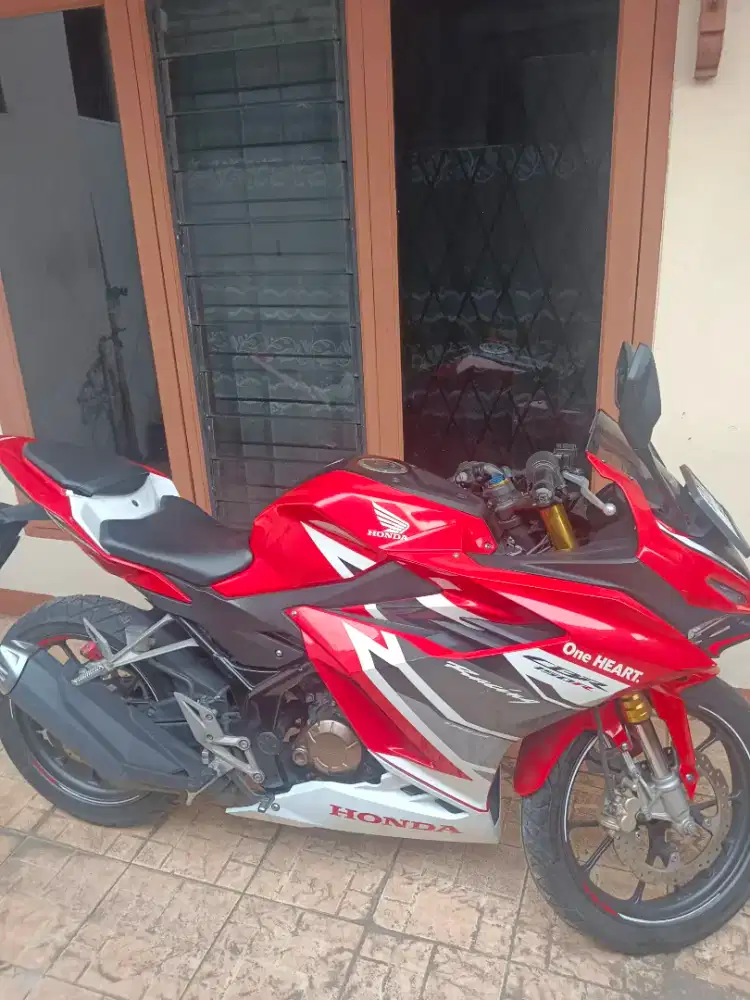Dijual honda CBR 150R tahun 2024