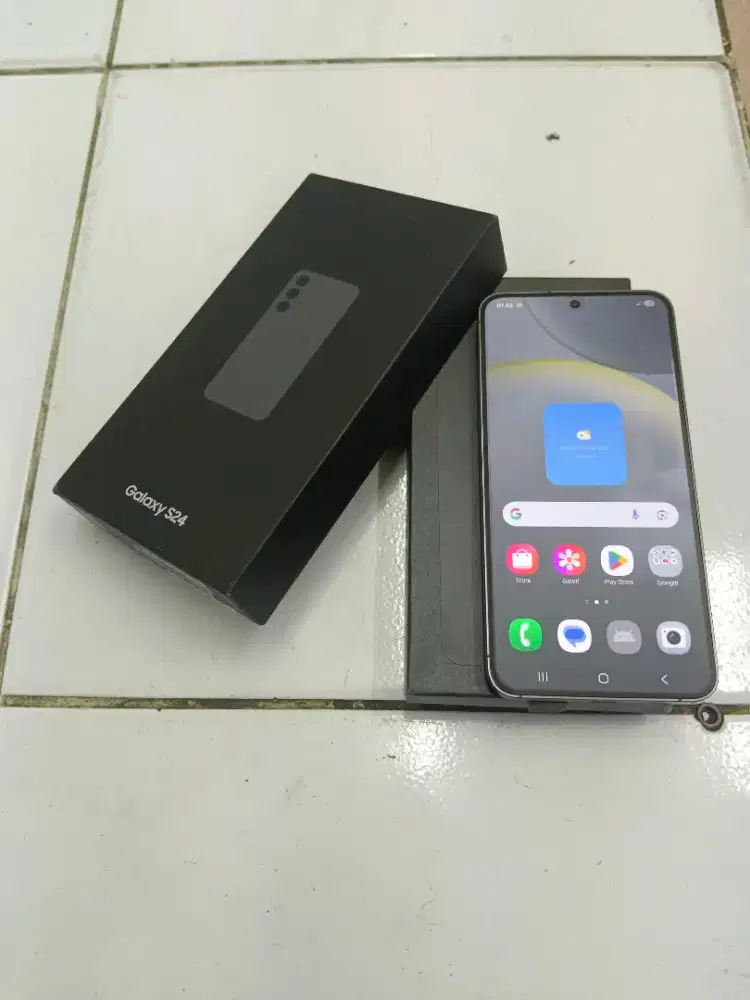 Samsung s24 5G 8/256 resmi black 3bulan pake like new fullset ori