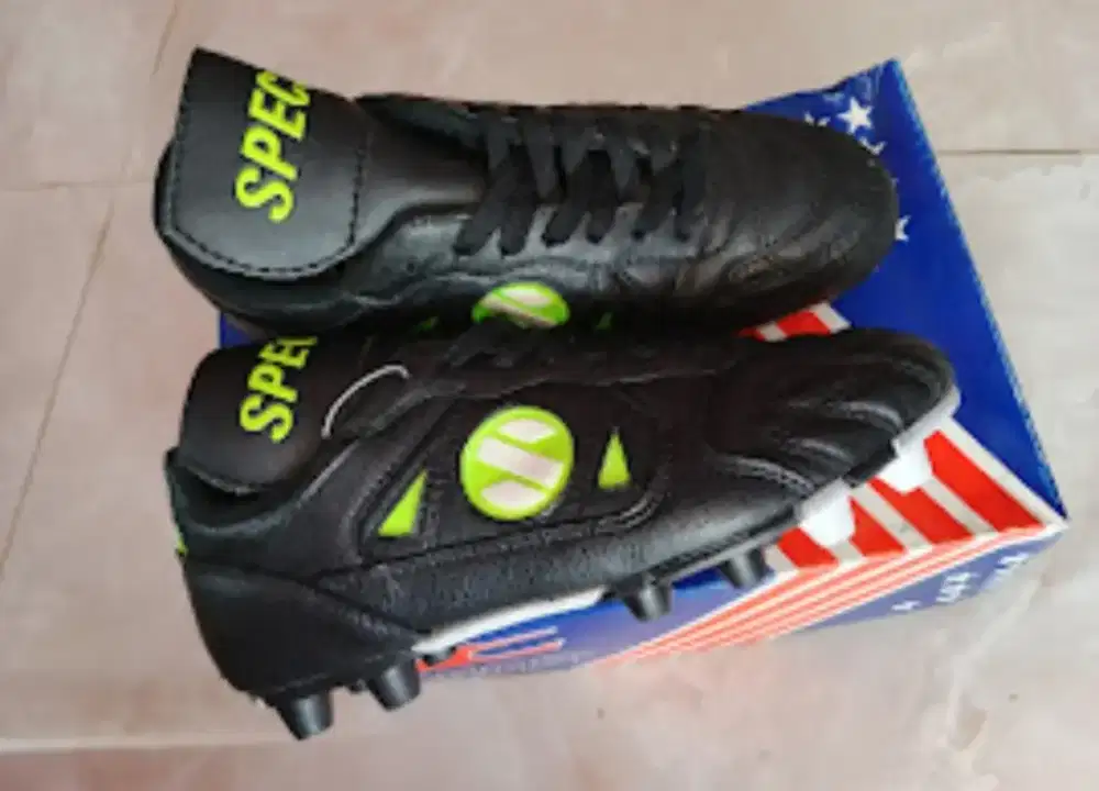 jual sepatu bola klasik