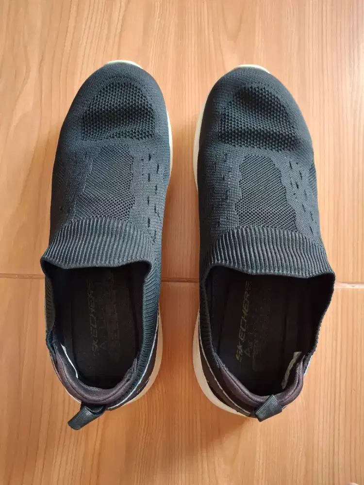 Skechers mens slip on