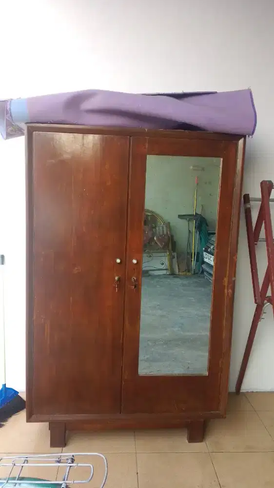 Lemari Pakaian Jati