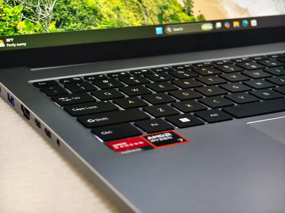 LAPTOP RYZEN 7 8845HS RAM 16GB DDR5 512GB ABEX SAPPHIRE RZ16C GAMING