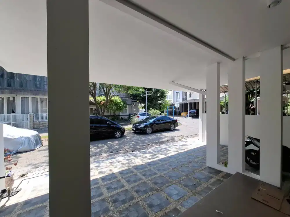 Rumah The Gayungsari jalan kembar